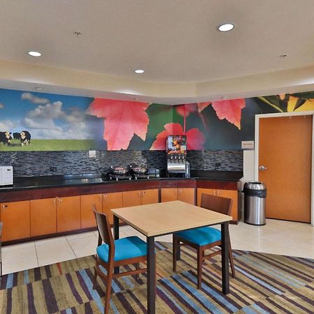 Comfort Inn & Suites Westfield Екстериор снимка