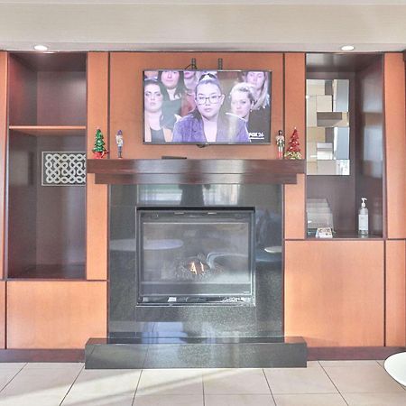 Comfort Inn & Suites Westfield Екстериор снимка