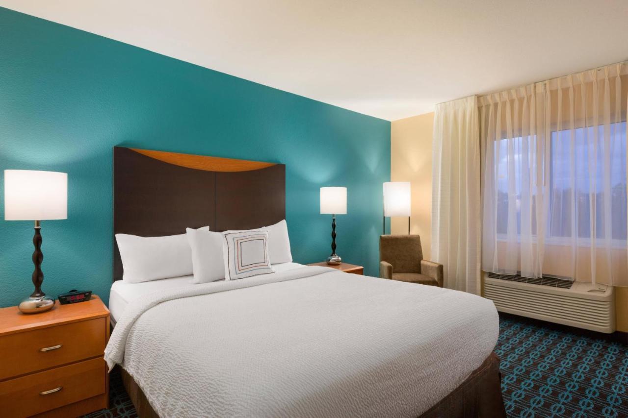 Comfort Inn & Suites Westfield Екстериор снимка