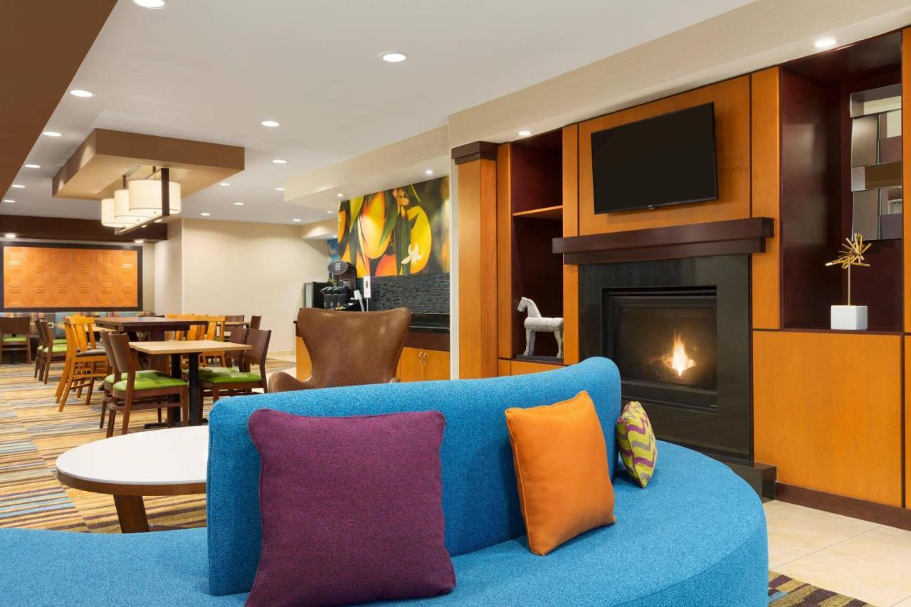 Comfort Inn & Suites Westfield Екстериор снимка