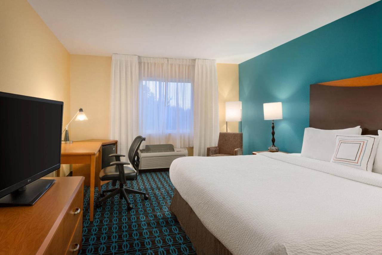 Comfort Inn & Suites Westfield Екстериор снимка