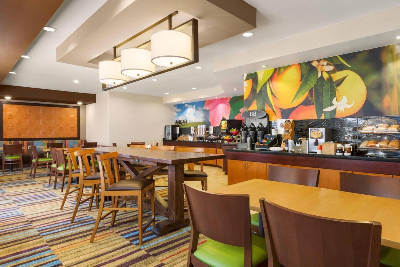 Comfort Inn & Suites Westfield Екстериор снимка