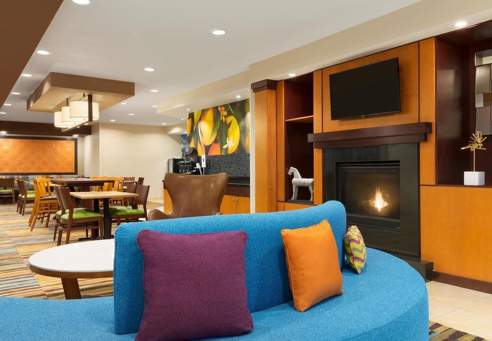 Comfort Inn & Suites Westfield Екстериор снимка