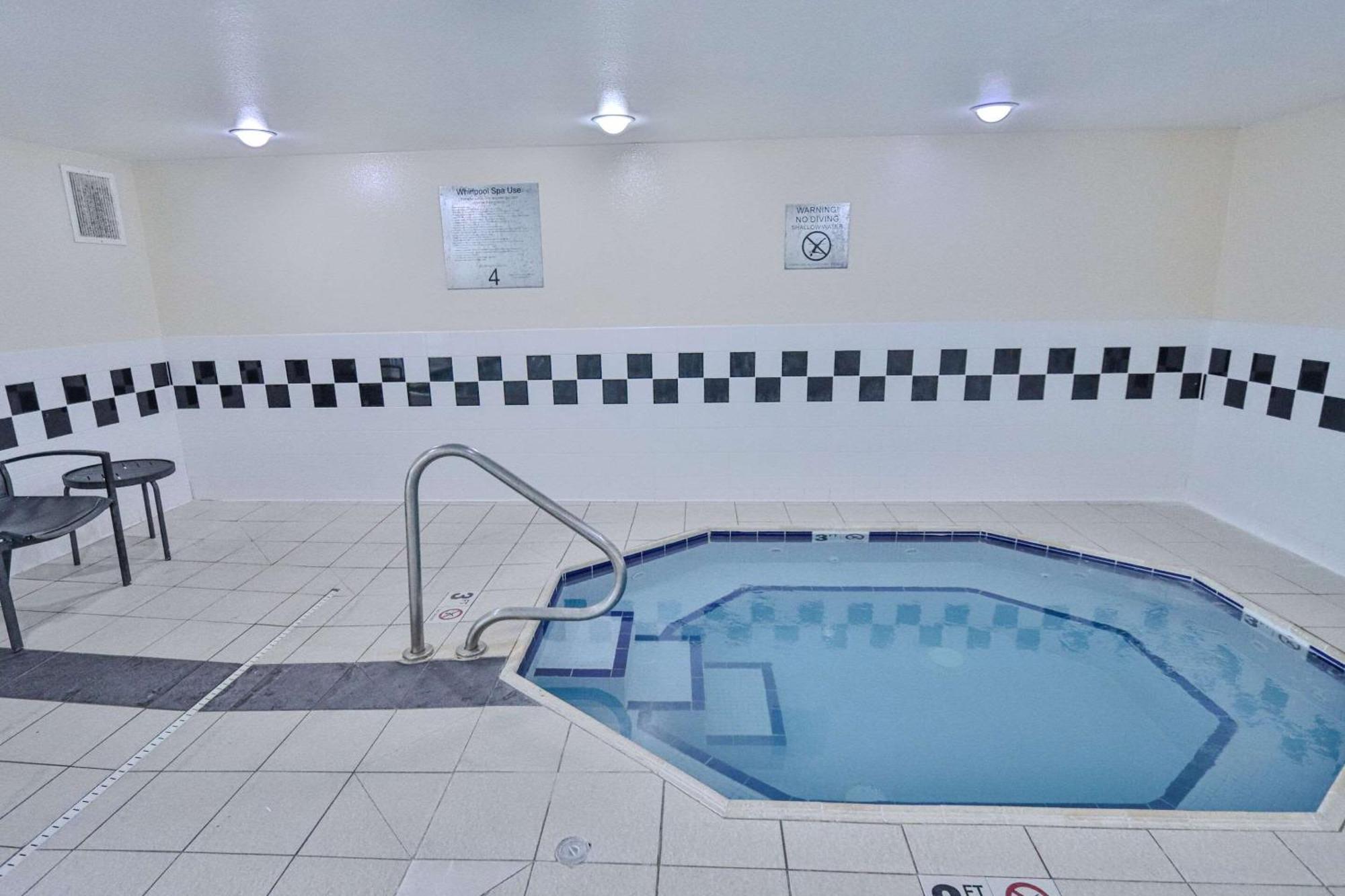 Comfort Inn & Suites Westfield Екстериор снимка