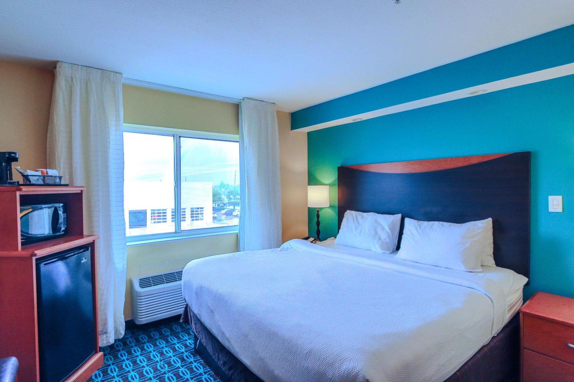 Comfort Inn & Suites Westfield Екстериор снимка
