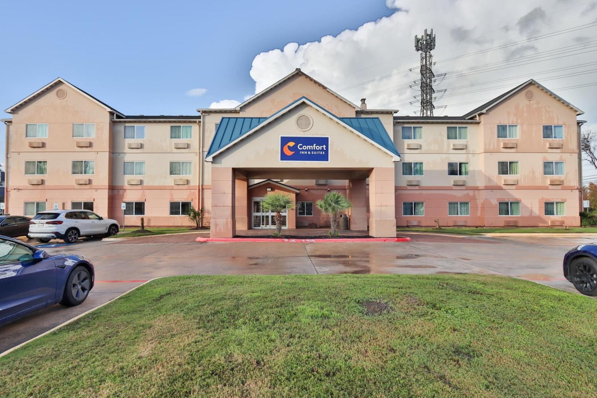 Comfort Inn & Suites Westfield Екстериор снимка