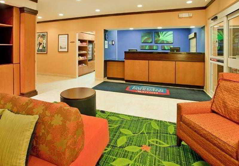 Comfort Inn & Suites Westfield Екстериор снимка