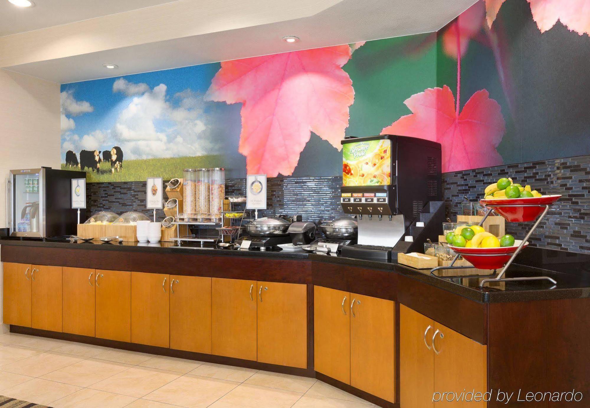 Comfort Inn & Suites Westfield Екстериор снимка