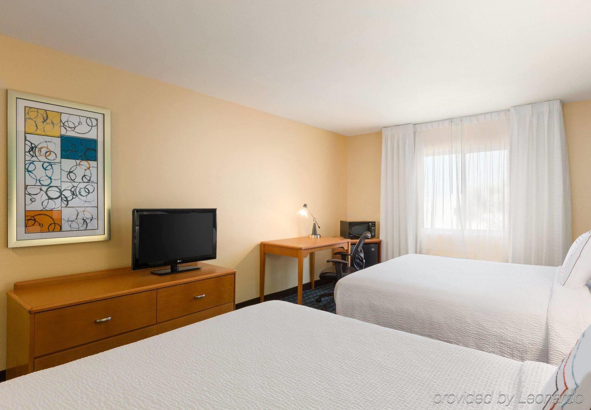 Comfort Inn & Suites Westfield Екстериор снимка