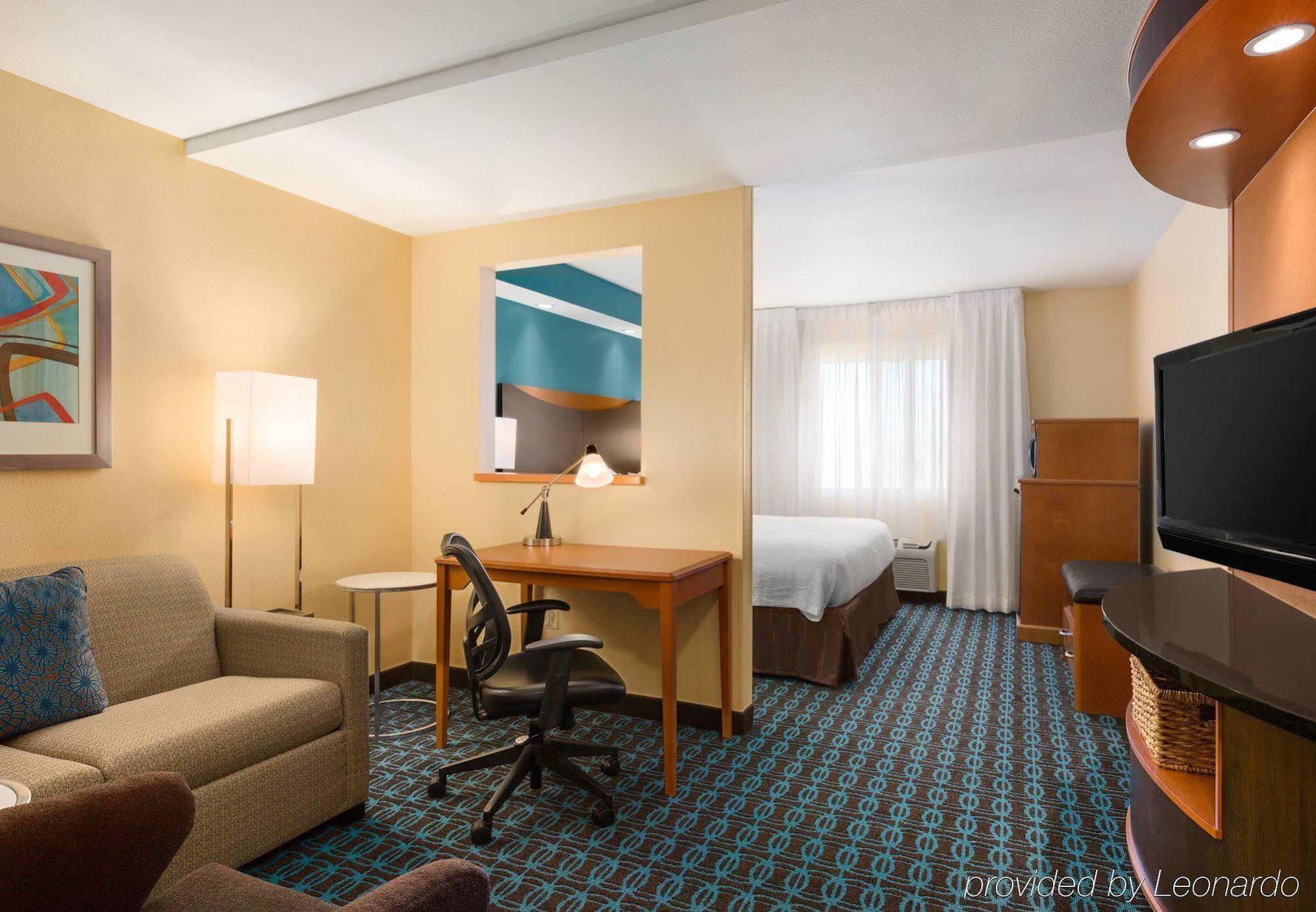 Comfort Inn & Suites Westfield Екстериор снимка