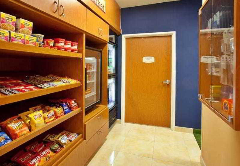 Comfort Inn & Suites Westfield Екстериор снимка