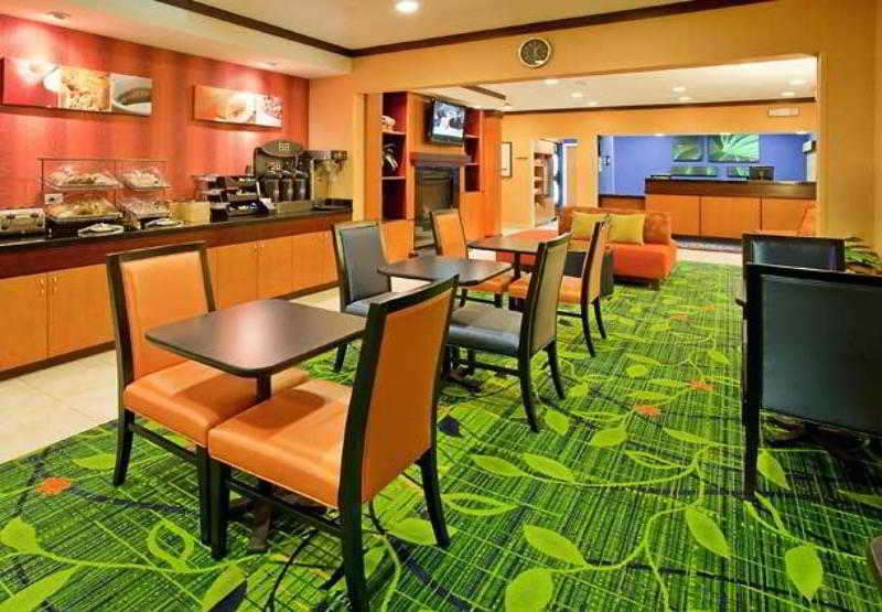 Comfort Inn & Suites Westfield Ресторант снимка