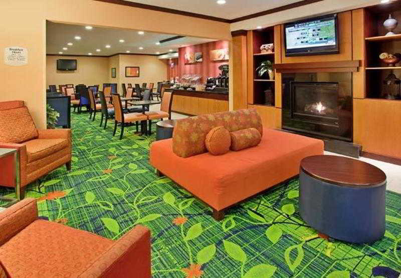 Comfort Inn & Suites Westfield Екстериор снимка