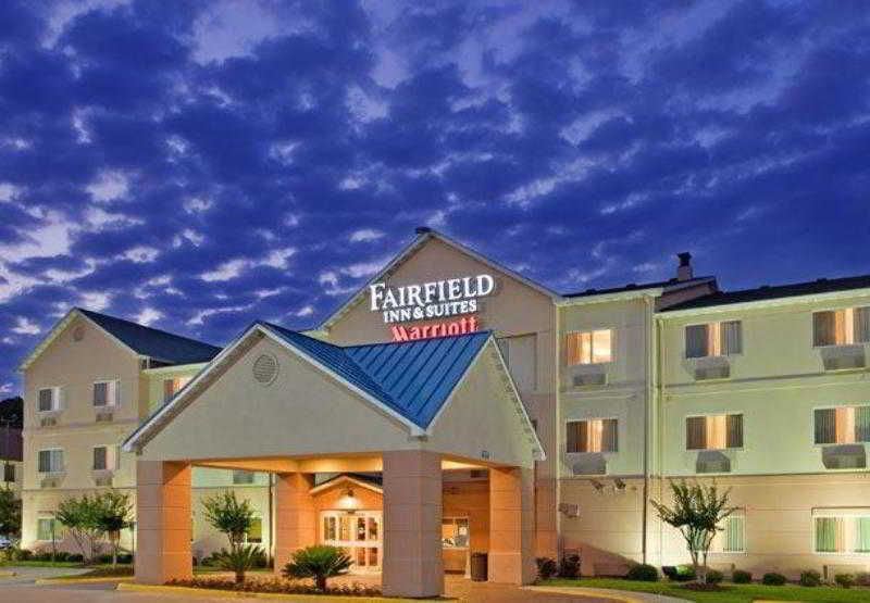 Comfort Inn & Suites Westfield Екстериор снимка