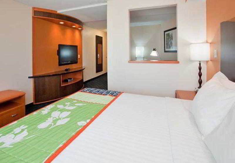 Comfort Inn & Suites Westfield Екстериор снимка