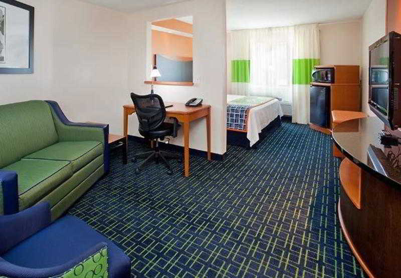 Comfort Inn & Suites Westfield Екстериор снимка