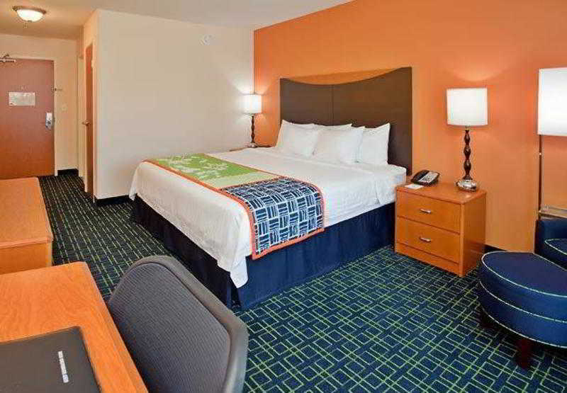 Comfort Inn & Suites Westfield Екстериор снимка